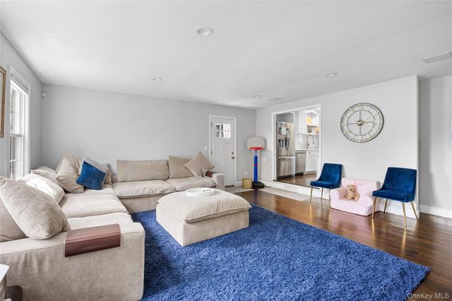 30 Clay Pitts Road, Greenlawn, NY 11740