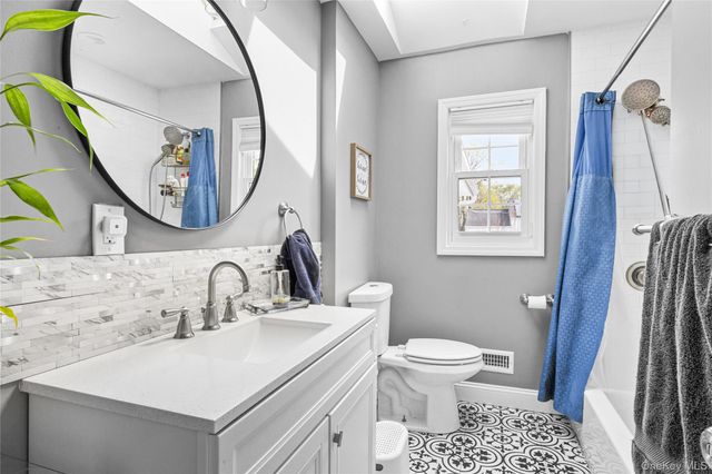 30 Clay Pitts Road, Greenlawn, NY 11740