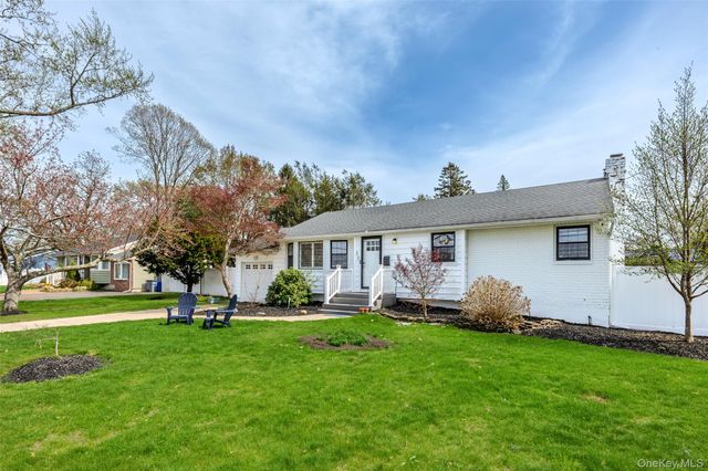 30 Clay Pitts Road, Greenlawn, NY 11740