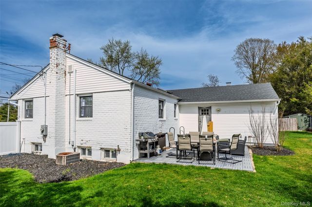 30 Clay Pitts Road, Greenlawn, NY 11740