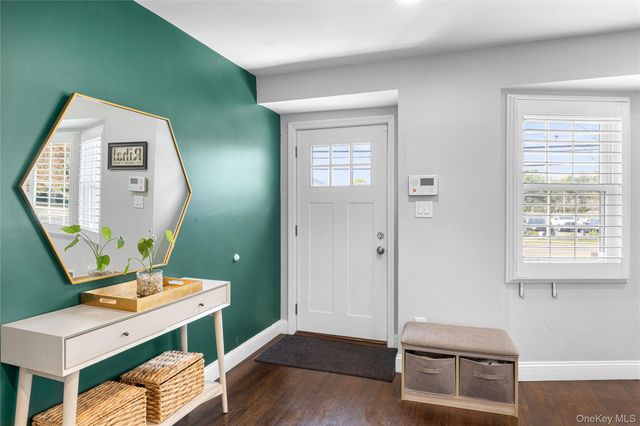 30 Clay Pitts Road, Greenlawn, NY 11740