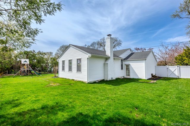 30 Clay Pitts Road, Greenlawn, NY 11740