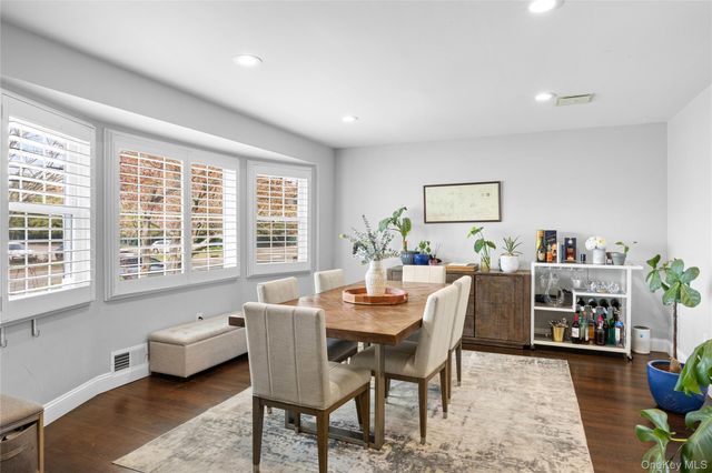 30 Clay Pitts Road, Greenlawn, NY 11740