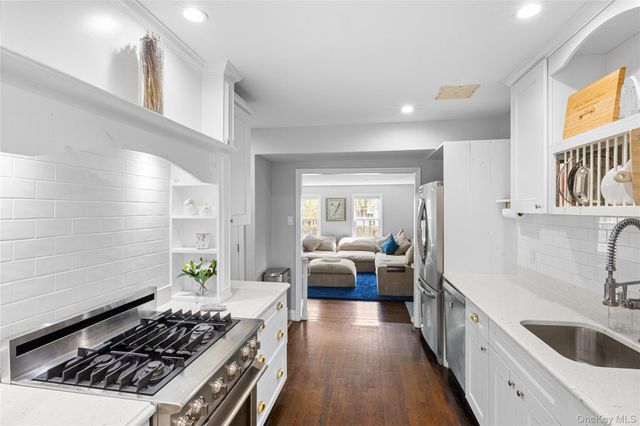 30 Clay Pitts Road, Greenlawn, NY 11740