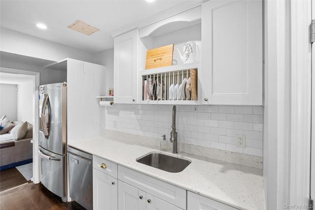 30 Clay Pitts Road, Greenlawn, NY 11740