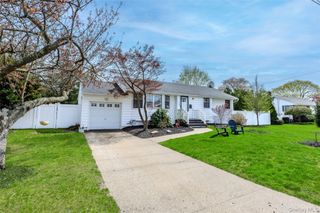 30 Clay Pitts Road, Greenlawn, NY 11740