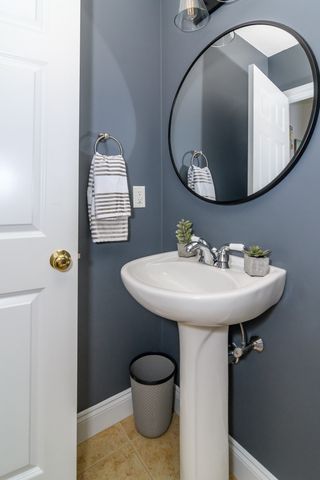 14 Sea Knoll Ct 14, Bourne, MA 02532