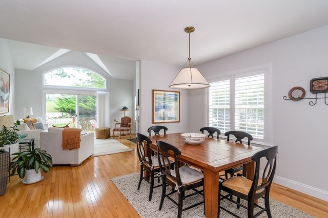 14 Sea Knoll Ct 14, Bourne, MA 02532