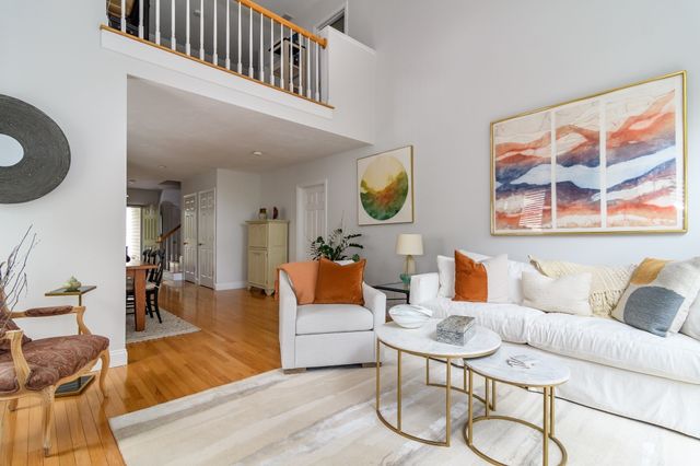 14 Sea Knoll Ct 14, Bourne, MA 02532