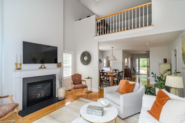 14 Sea Knoll Ct 14, Bourne, MA 02532