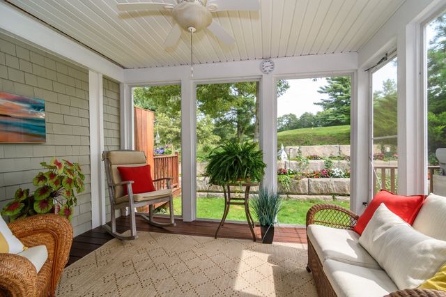 14 Sea Knoll Ct 14, Bourne, MA 02532
