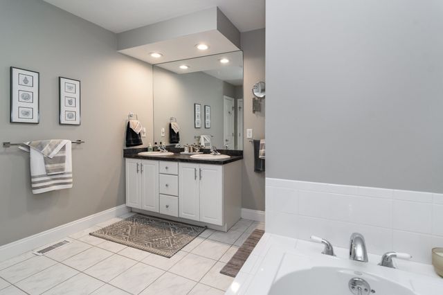 14 Sea Knoll Ct 14, Bourne, MA 02532