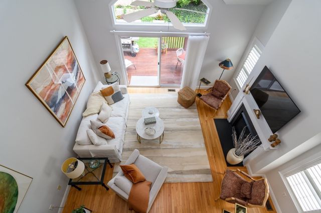14 Sea Knoll Ct 14, Bourne, MA 02532