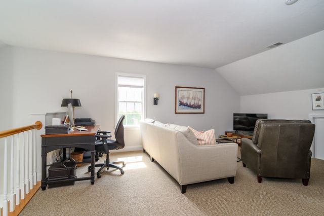 14 Sea Knoll Ct 14, Bourne, MA 02532