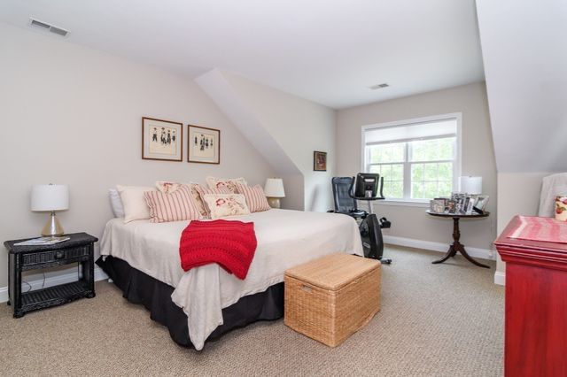 14 Sea Knoll Ct 14, Bourne, MA 02532