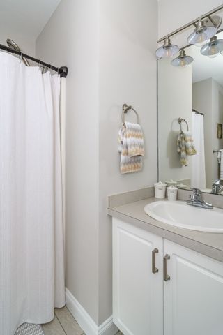 14 Sea Knoll Ct 14, Bourne, MA 02532