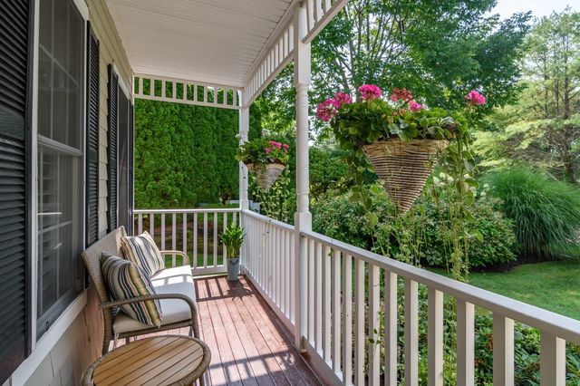 14 Sea Knoll Ct 14, Bourne, MA 02532
