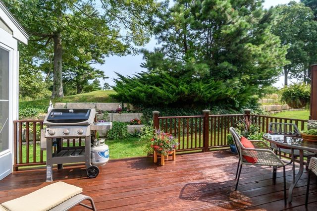 14 Sea Knoll Ct 14, Bourne, MA 02532