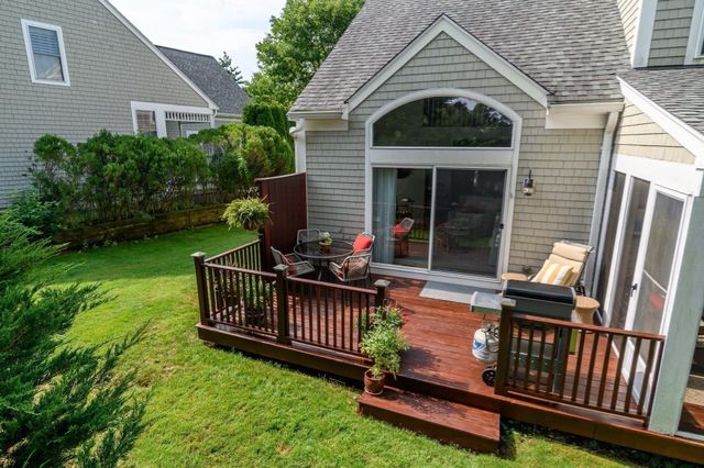 14 Sea Knoll Ct 14, Bourne, MA 02532