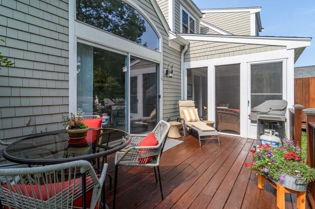 14 Sea Knoll Ct 14, Bourne, MA 02532