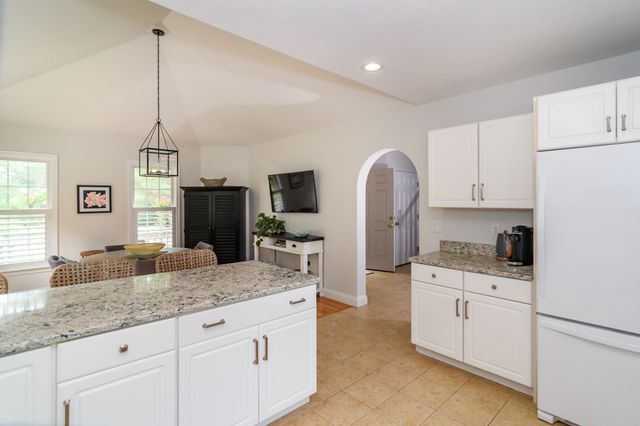 14 Sea Knoll Ct 14, Bourne, MA 02532