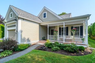 14 Sea Knoll Ct 14, Bourne, MA 02532