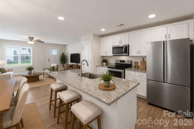 4221 E End Street, Charlotte, NC 28208