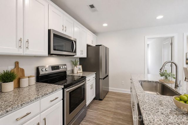 4221 E End Street, Charlotte, NC 28208