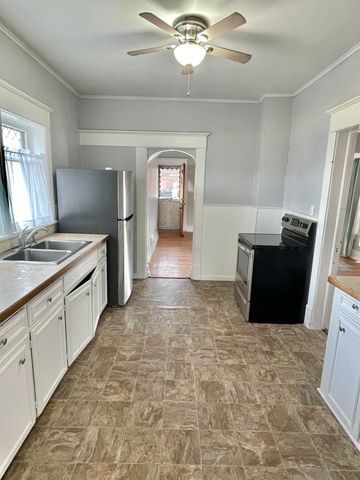 1106 W Main Street, Owosso, MI 48867