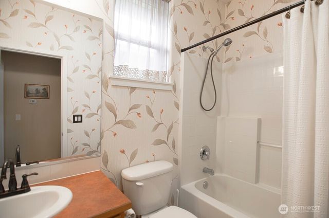 4201 Bainbridge Court NE, Lacey, WA 98516