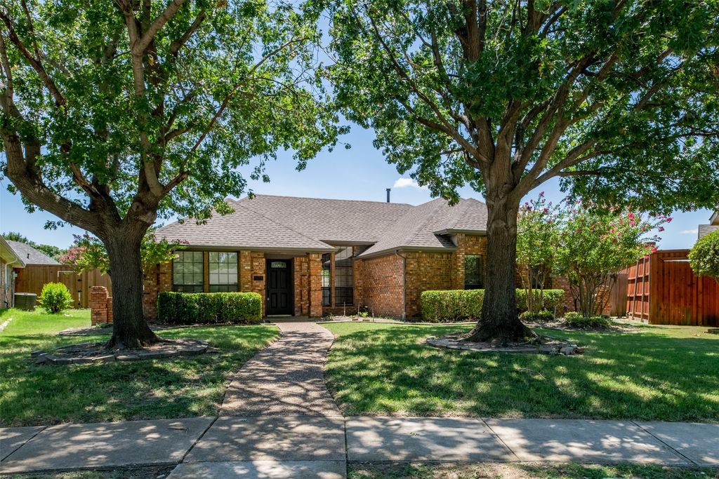 3624 Amanda Circle, Carrollton, TX 75007