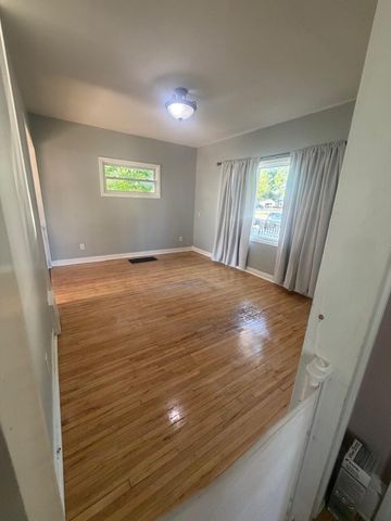 412 4th Avenue S, South Saint Paul, MN 55075