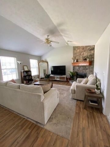 704 Pinoak Drive, Nicholasville, KY 40356