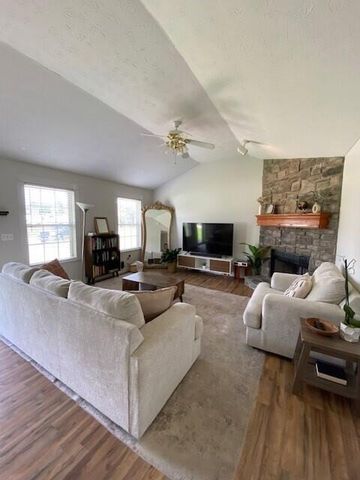704 Pinoak Drive, Nicholasville, KY 40356