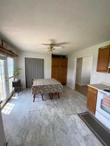 704 Pinoak Drive, Nicholasville, KY 40356