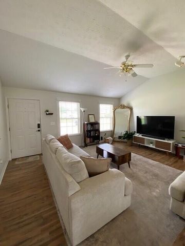704 Pinoak Drive, Nicholasville, KY 40356