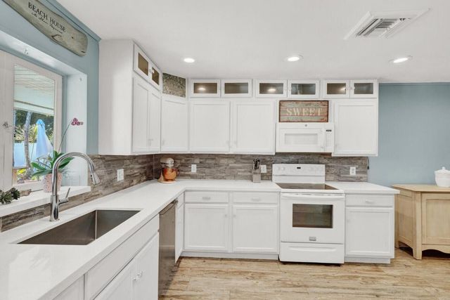 10406 Sleepy Brook Way, Boca Raton, FL 33428