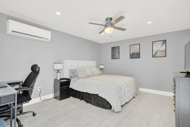 10406 Sleepy Brook Way, Boca Raton, FL 33428