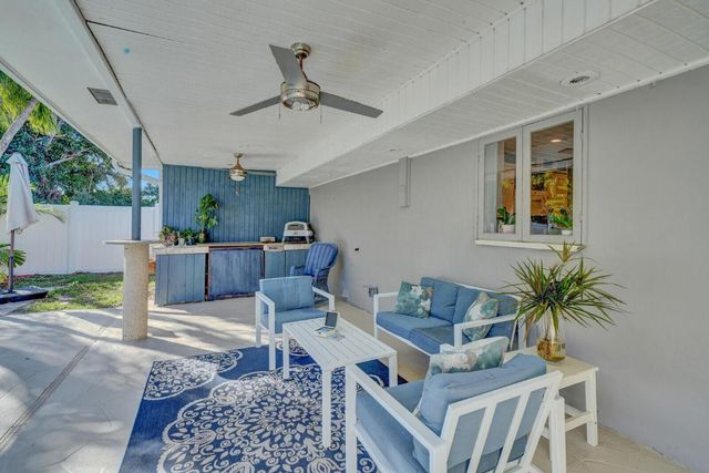 10406 Sleepy Brook Way, Boca Raton, FL 33428