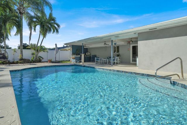 10406 Sleepy Brook Way, Boca Raton, FL 33428