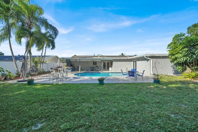 10406 Sleepy Brook Way, Boca Raton, FL 33428