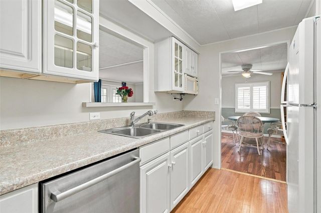 33 COCOS PLUMOSA DRIVE, Eustis, FL 32726