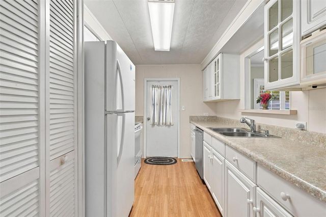 33 COCOS PLUMOSA DRIVE, Eustis, FL 32726