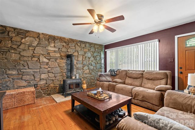 1025 Old US 70 Highway, Black Mountain, NC 28711
