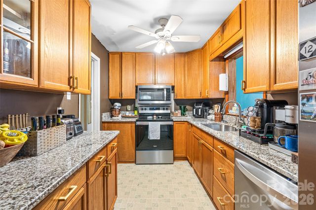 1025 Old US 70 Highway, Black Mountain, NC 28711