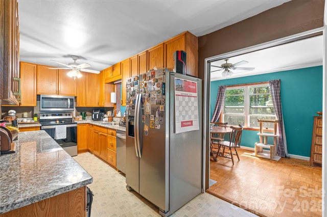 1025 Old US 70 Highway, Black Mountain, NC 28711