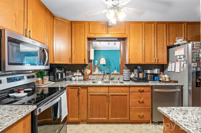 1025 Old US 70 Highway, Black Mountain, NC 28711