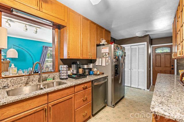 1025 Old US 70 Highway, Black Mountain, NC 28711