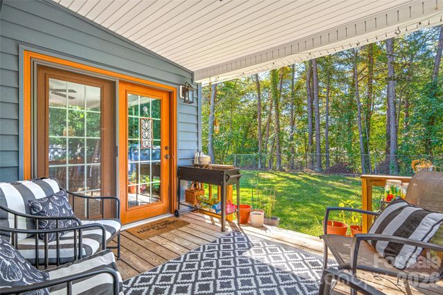 1025 Old US 70 Highway, Black Mountain, NC 28711