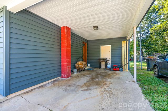 1025 Old US 70 Highway, Black Mountain, NC 28711
